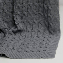 Load image into Gallery viewer, Thick Cable Knit I Throw
