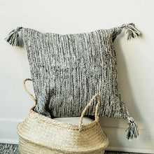 Load image into Gallery viewer, 18&quot; x 18&quot; Woven Cushion Cover With Tassels
